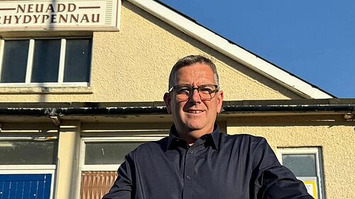 Gareth in front of the village hall Gareth in front of the village hall