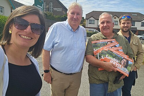 Sandra, Mark ac eraillym Mhenparcau with leaflets Mis Awst ym Mhenparcau